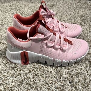 Nike metcon 5 tennis shoes